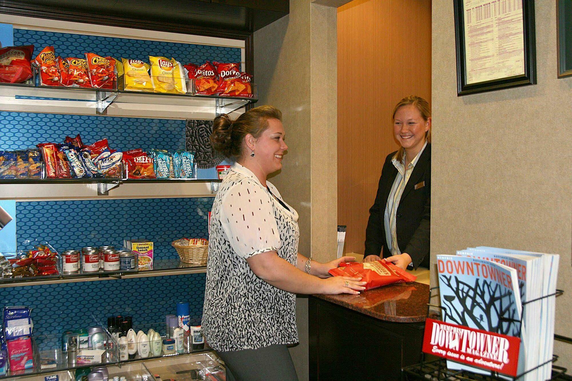 Hampton Inn & Suites Memphis-Beale Street Съоръжения снимка